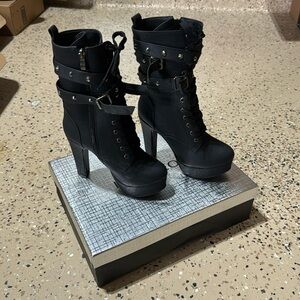 100FIXEO Women’s High Heeled Boot (Size 5.5)